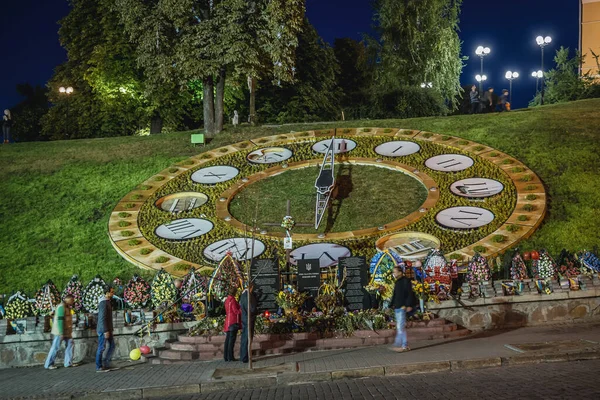 Kyiv Ukraina September 2014 Blomsterklokke Minne Drepte Euromaidan Deltakere Heroes – stockfoto