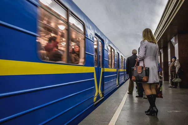 Kijów Ukraina Września 2014 Teatralna Stacja Metra Stolicy Kijowa — Zdjęcie stockowe