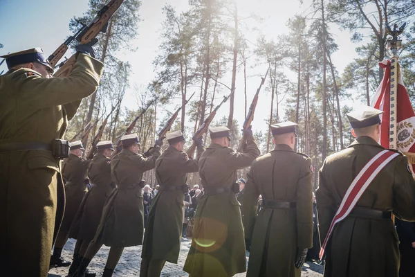 Bykivnia Ukrajna 2015 Április Lengyel Katonák Bykivnia Nemzeti Történelmi Emlékműben — Stock Fotó