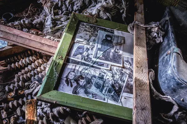 Chernobyl Zone Ukraine September 2014 Photographs Old Cottage Abandoned Stechanka — Foto de Stock