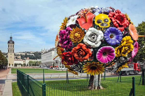 stock image Lyon, France - August 5, 2011: Flower Tree sculpture created by Choi Jeong-Hwa in Lyon city, Bell Tower of old Charity Hospital on background