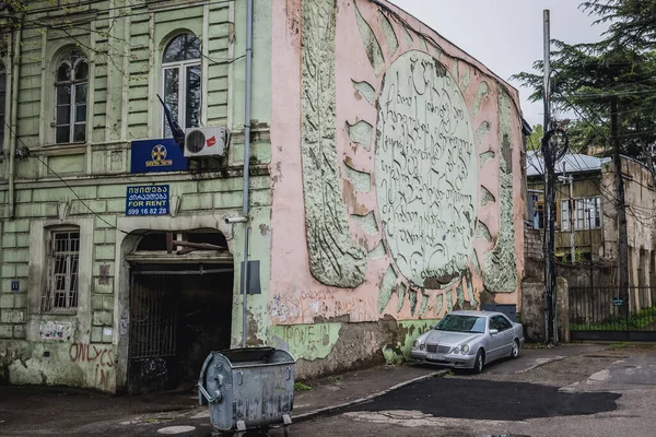 Tiflis Georgia Abril 2015 Edificio Con Antigua Decoración Mural Ciudad — Foto de Stock