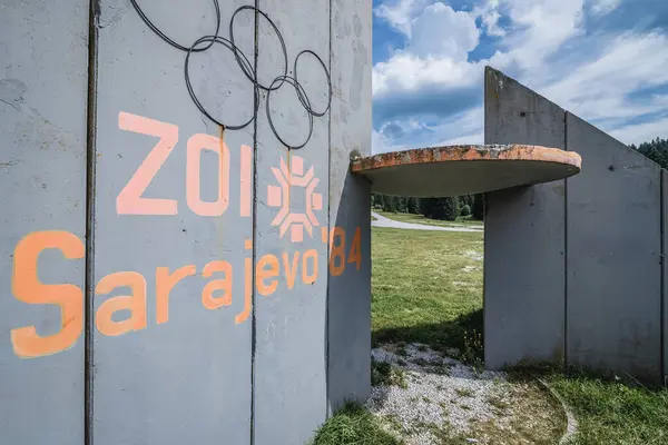 Ilidza Bósnia Agosto 2015 Pódio Lado Saltos Olímpicos Abandonados Monte Imagem De Stock