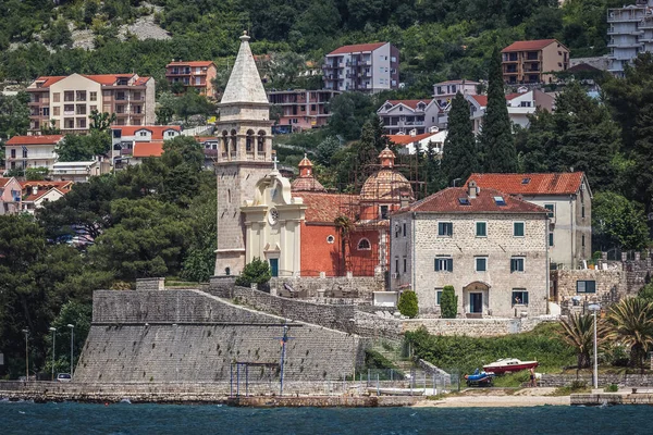 Dobrota Montenegro Maio 2017 Igreja São Mateus Dobrota Perto Cidade Fotos De Bancos De Imagens