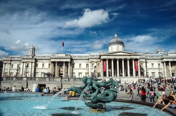 stock image London, UK - September, 24, 2006: National Gallery and fountain on Trafalgar Square in London