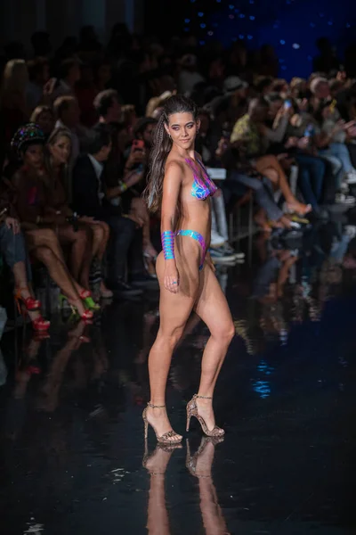 Model Walks Runway Black Tape Project Fashion Show Art Hearts — Fotografia de Stock