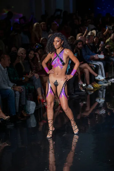 Model Walks Runway Black Tape Project Fashion Show Art Hearts — стоковое фото