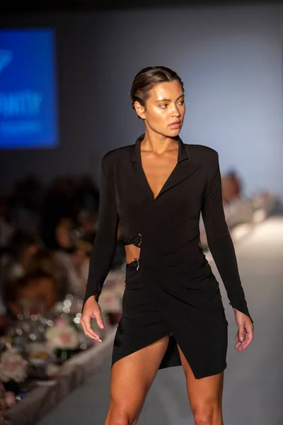 Model Walks Runway Catwalk Charity Fashion Show Designer Trang Phung — Stock Photo, Image