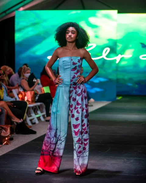 Modelo Caminha Passarela Designer Lily Marotto Fashion Show Durante Fll — Fotografia de Stock