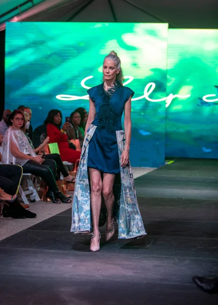 Modelo Caminha Passarela Designer Lily Marotto Fashion Show Durante Fll — Fotografia de Stock