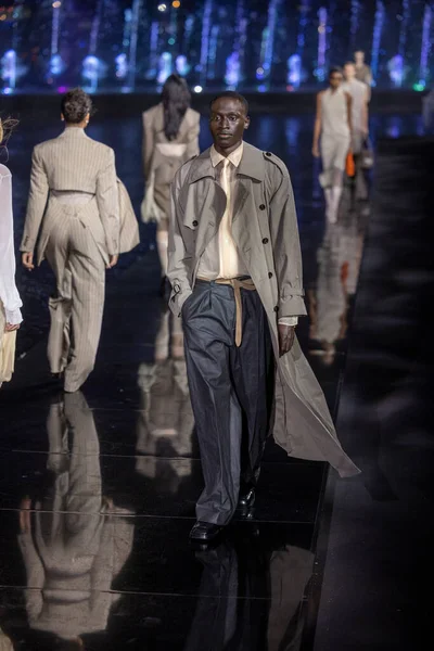 Malli Kävelee Kiitotien Boss Fashion Show Kevät Kesä 2023 Herald — kuvapankkivalokuva