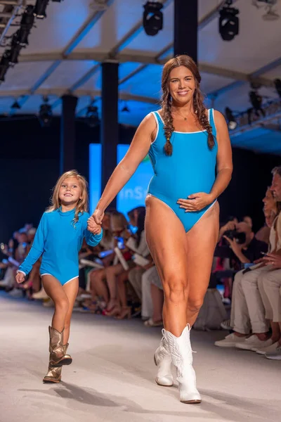 Model Walks Runway Lainsnow Swimwear Fashion Show Paraiso Ten Miami — Stock Photo, Image