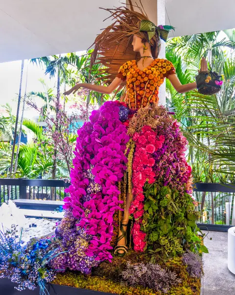 Manichini Decorati Con Fiori Sono Mostrati Durante Evento Fleurs Villes Immagini Stock Royalty Free