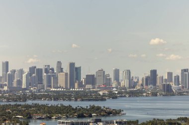 3 Ekim 2024 'te Miami Beach, FL' deki yüksek binadan Miami Skyline 'ın panoramik görüntüsü