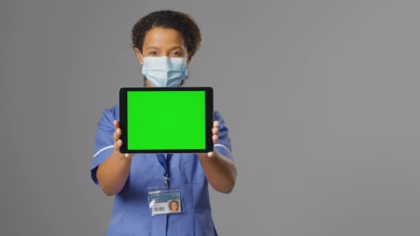 Studio Portrait Female Nurse Wearing Uniform Face Mask Holding Digital — Stock Video