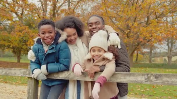Portrait Smiling Family Parents Children Leaning Gate Walk Autumn Countryside — Stock Video