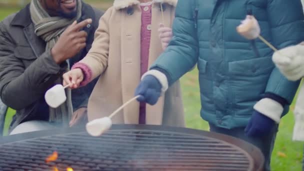 Family Toasting Eating Marshmallows Sitting Firepit Barbeque Garden Home Shot — Stock Video