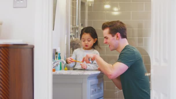 Family Dad Helping Daughter Toothpaste She Brushes Teeth Bathroom Shot — Stock Video
