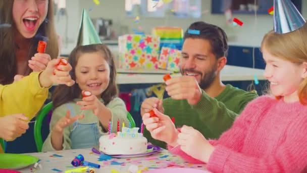 Children Parents Home Celebrating Birthday Party Firing Party Poppers Shot — Stock Video