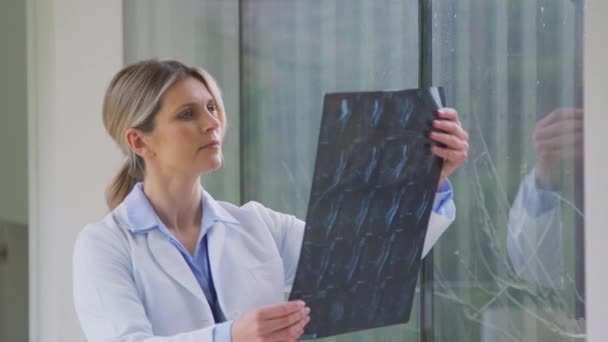 Female Doctor Wearing White Coat Standing Hospital Corridor Looking Mri — Stock Video