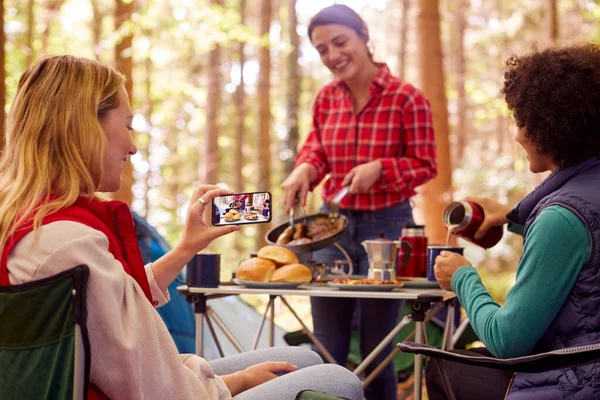 Woman Taking Photo Food Female Friends Camping Holiday Forest Eat — Stok fotoğraf