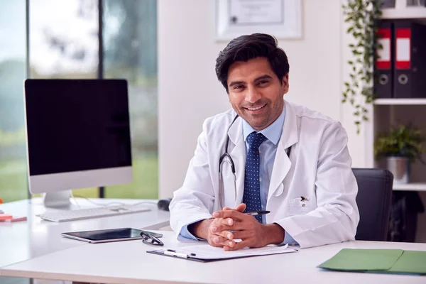 Portrait Male Doctor Wearing White Coat Desk Office Clipboard — Stockfoto
