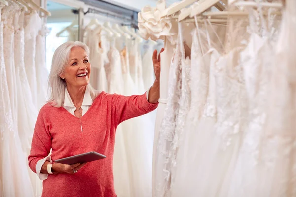 Female Owner Bridal Wedding Dress Shop Digital Tablet — Stockfoto