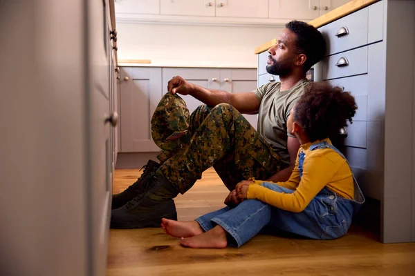 Daughter Comforting Depressed Father Uniform Suffering Ptsd Sitting Floor Home — Φωτογραφία Αρχείου