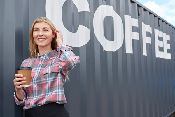 Portrait Female Owner Coffee Shop Distribution Business Standing Shipping Container — Stockfoto