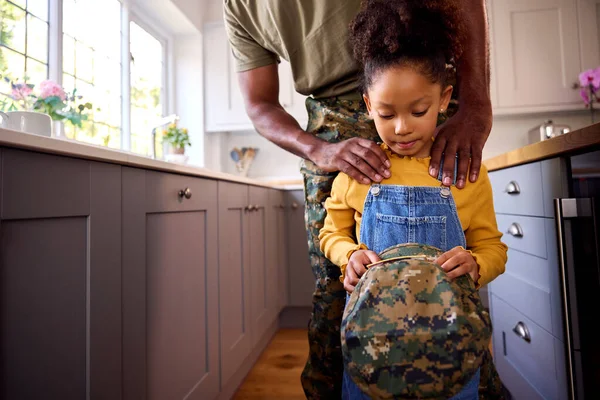 Close Daughter Holding Cap Army Father Uniform Home Leave Family — Stockfoto