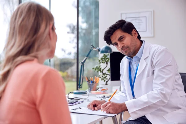Male Doctor Meeting Mature Female Patient Appointment Office Making Notes — Stockfoto