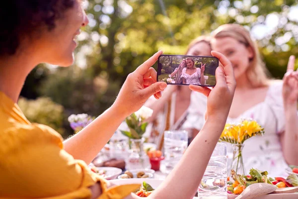 Woman Taking Photo Female Friends Sitting Outdoors Garden Home Eating — Stok fotoğraf