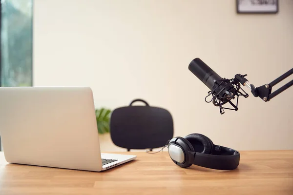 Room Home Set Record Podcast Radio Broadcast Laptop Headphones Microphone — Stockfoto