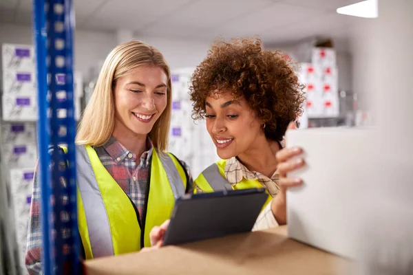 Two Female Workers Logistics Distribution Warehouse Using Digital Tablet — Stockfoto