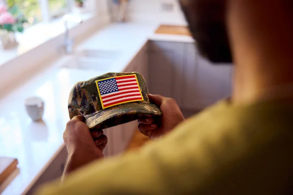 Close Male American Soldier Uniform Looking Cap Badge Kitchen Home — Φωτογραφία Αρχείου
