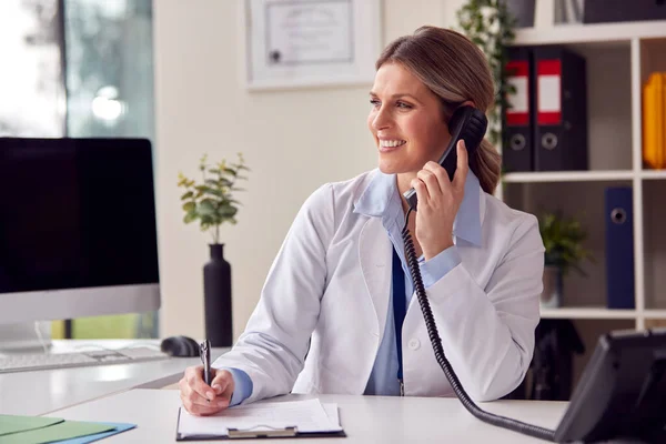 Smiling Female Doctor Wearing White Coat Sitting Desk Office Making — Stock Photo, Image