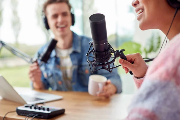Close Couple Recording Podcast Broadcasting Interview Radio Studio Home — Stock Photo, Image