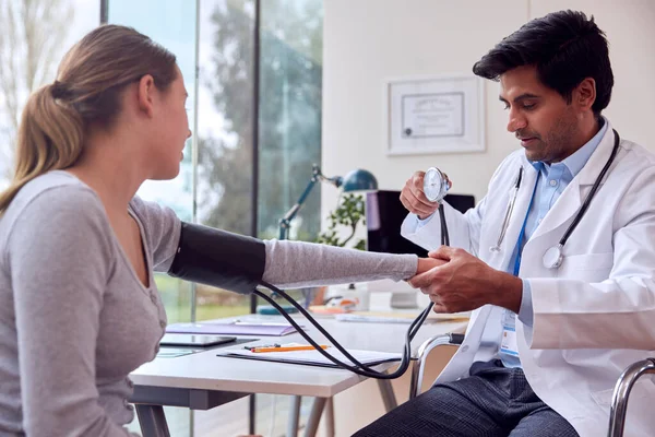 Male Doctor Examining Teenage Girl Taking Blood Pressure Sphygmomanometer — Stock Photo, Image