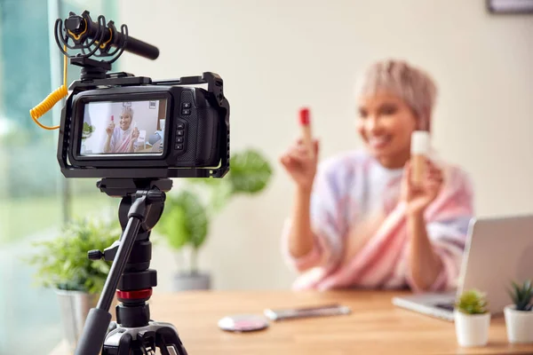 Female Vlogger Recording Beauty Make Video Home Camera — Foto Stock