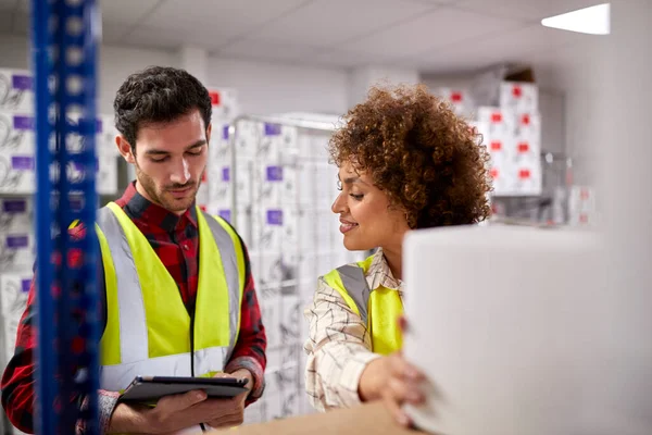 Male Female Workers Logistics Distribution Warehouse Using Digital Tablet — Stockfoto