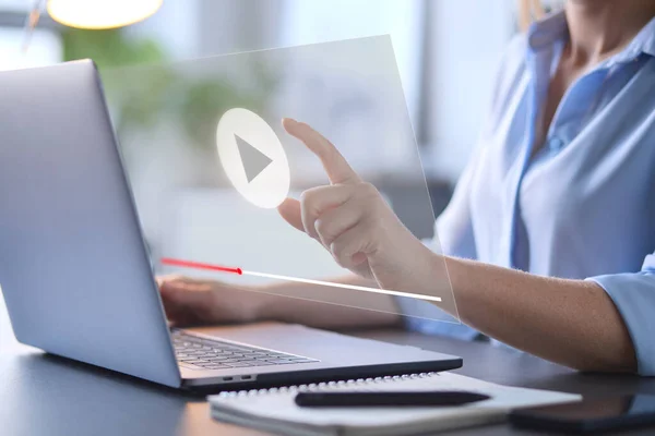 Videó Streaming Koncepció Segítségével Laptop Grafikus Lefedése Pálya Lejátszás — Stock Fotó