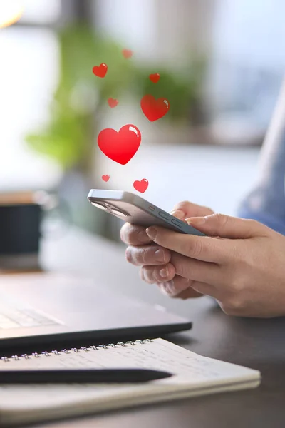 Dating App Concept Woman Using Mobile Phone Graphic Overlay Heart — Stock Photo, Image