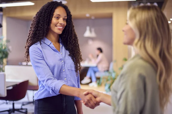 Two Businesswomen Meeting Shaking Hands Modern Open Plan Office — Stock Photo, Image