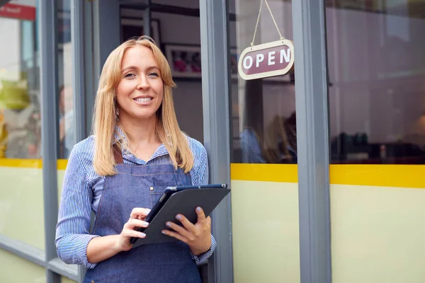 Portrait Female Owner Staff Standing Coffee Shop Digital Tablet — Stock Photo, Image