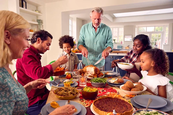 Дід Який Служить Сім Багато Поколінь Святкування Дня Подяки Вдома — стокове фото