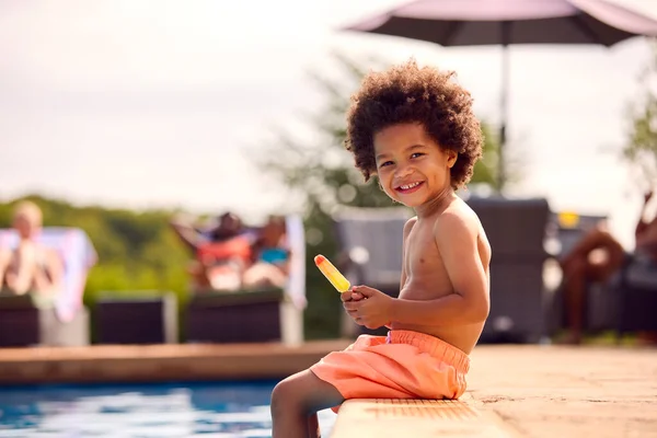 Family Summer Holiday Boy Eating Ice Lolly Splashing Edge Swimming — 스톡 사진