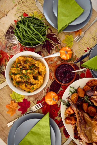 Vue Aérienne Table Pour Repas Thanksgiving Avec Turquie Les Légumes — Photo