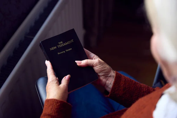 Senior Woman Wheelchair Bible Keeping Warm Radiator Home Cost Living — Stock fotografie