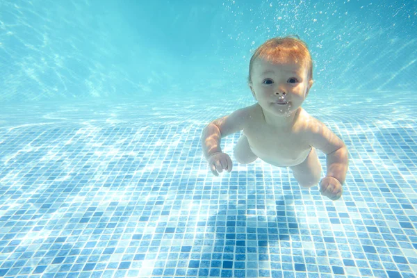 Baby Boy Family Summer Holiday Swimming Underwater Pool — Stock Photo, Image