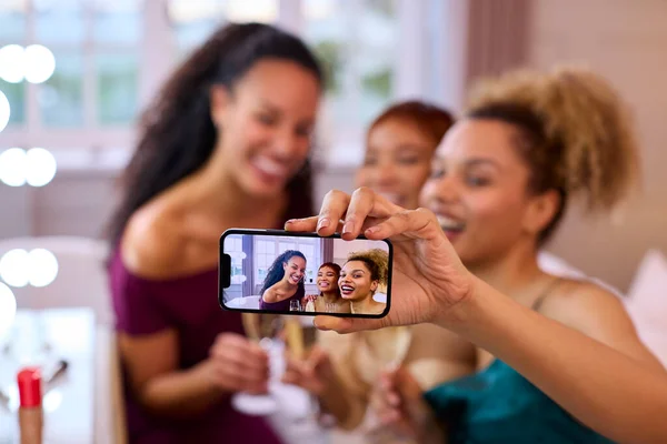 Group Female Friends Home Dressed Drinking Champagne Posing Selfie Night — Stock Photo, Image